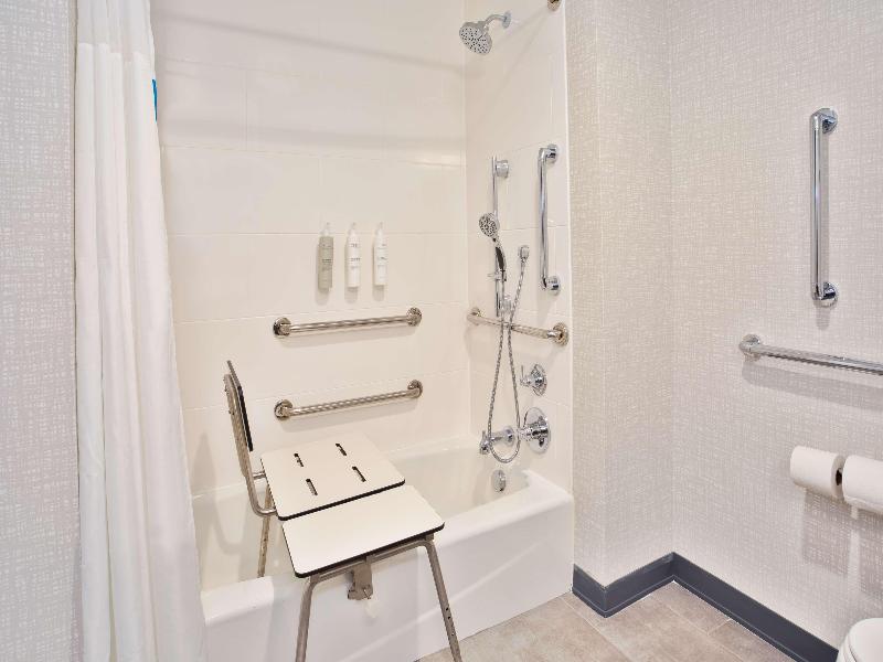 Hampton Inn By Hilton Paris image