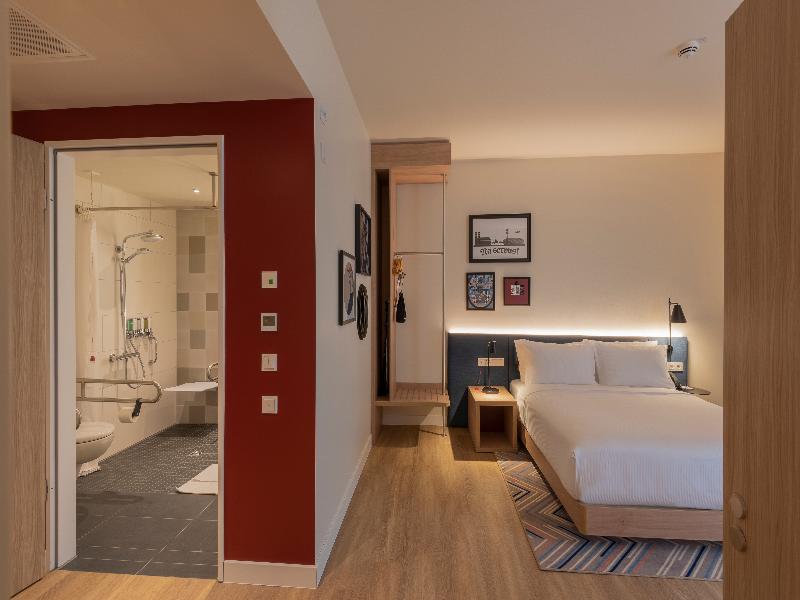 Hampton by Hilton Munich City North image