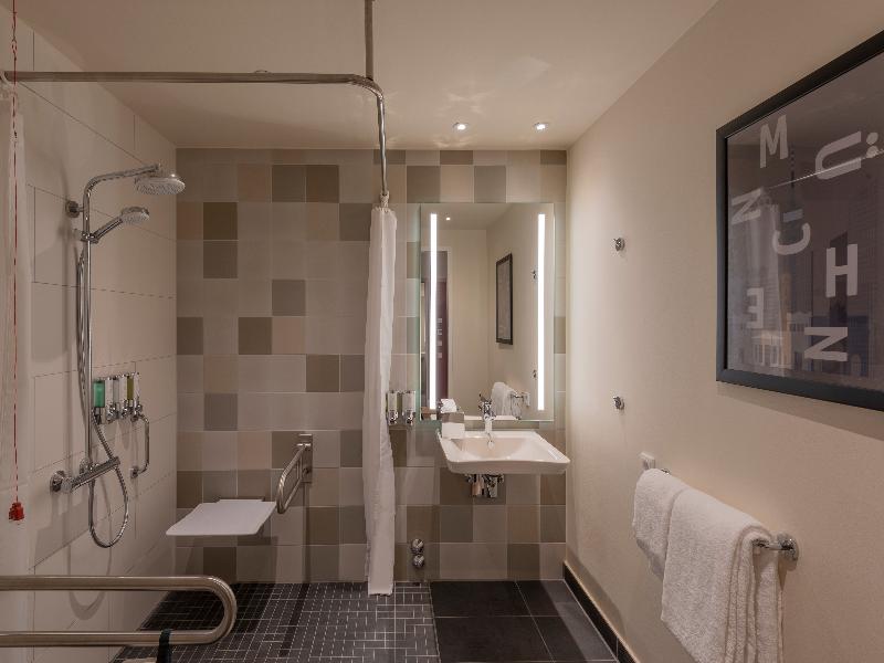 Hampton by Hilton Munich City North image
