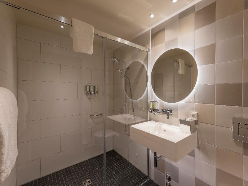 Hampton by Hilton Munich City North image