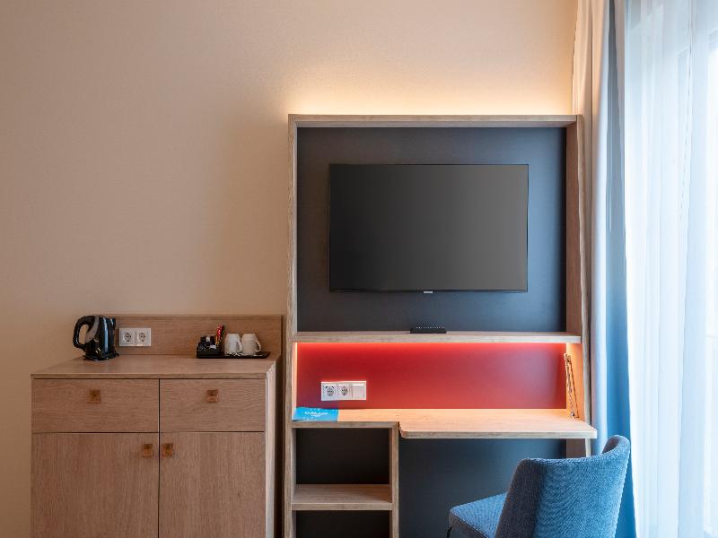 Hampton by Hilton Munich City North image