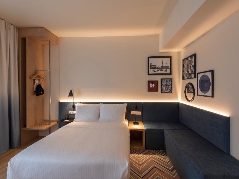 Hampton by Hilton Munich City North image
