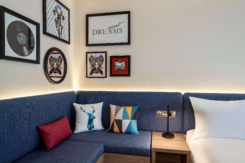 Hampton By Hilton Bath City image