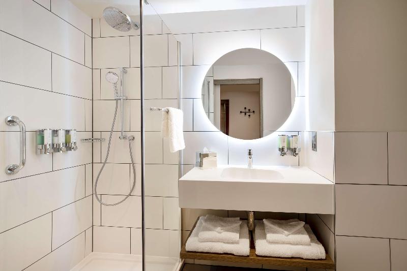 Hampton By Hilton Bath City image