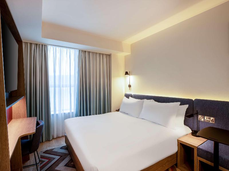 Hampton By Hilton Bath City image