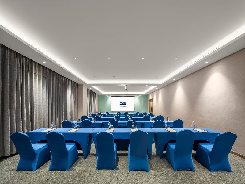 Holiday Inn Express Tengchong Hot-Spring image