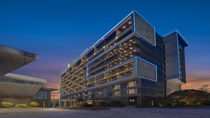 Holiday Inn Express Tengchong Hot-Spring image