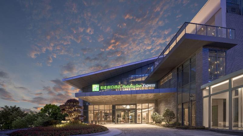 Holiday Inn Express Tengchong Hot-Spring image