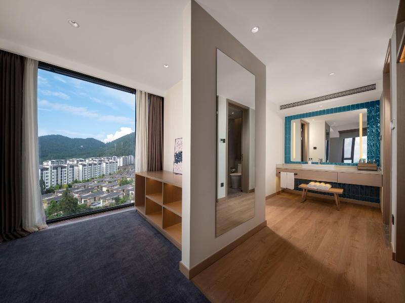 Holiday Inn Express Tengchong Hot-Spring image