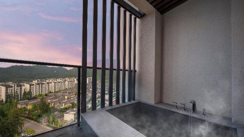Holiday Inn Express Tengchong Hot-Spring image