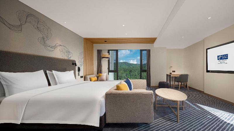 Holiday Inn Express Tengchong Hot-Spring image