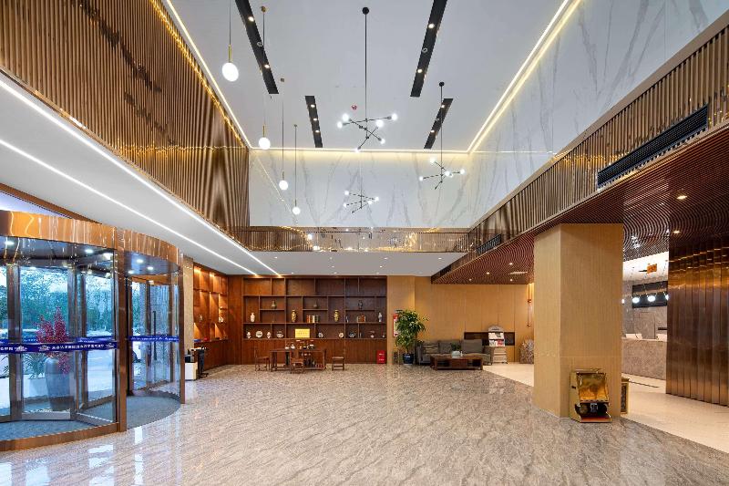 Microtel Miluo Downtown Hotel image 2