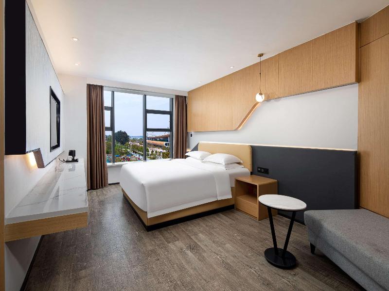 Microtel Miluo Downtown Hotel image 6