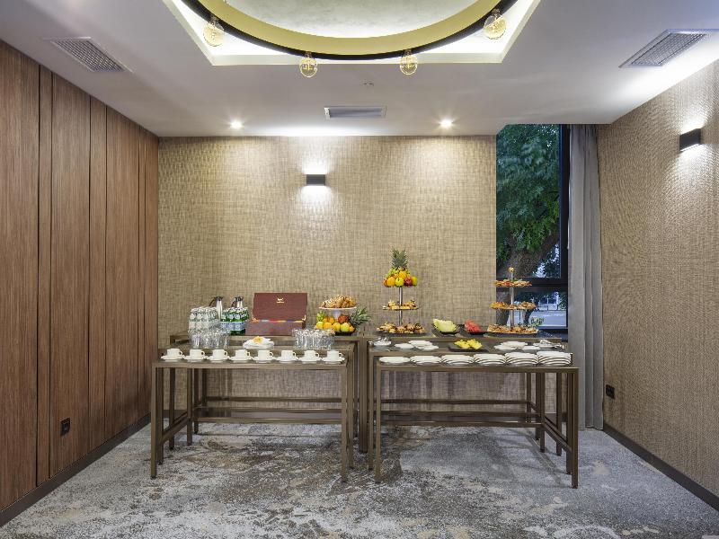 DoubleTree by Hilton Plovdiv Center — restaurant