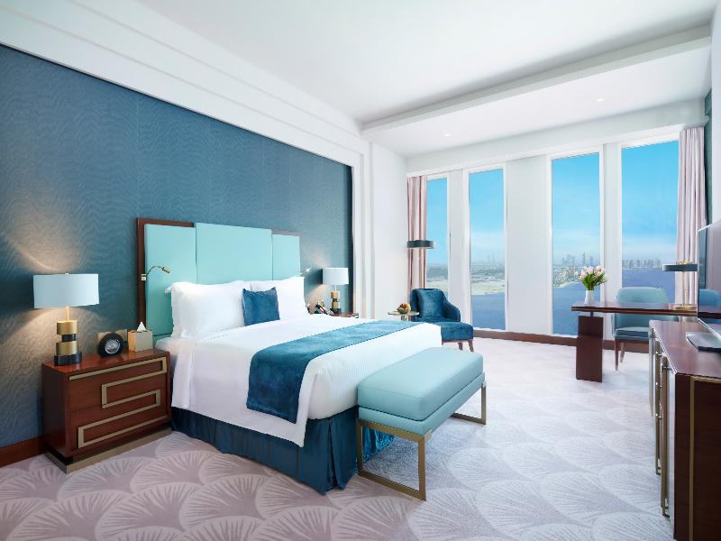 Wyndham Grand Doha West Bay beach image