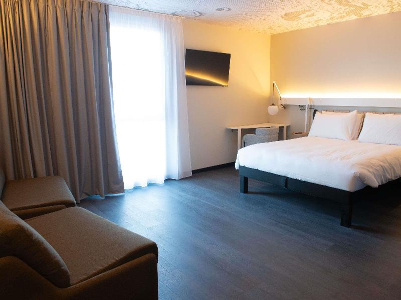 Ibis Montlhery Paris Sud image