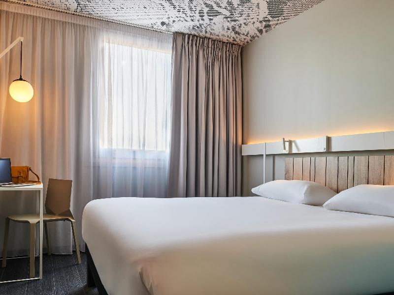 Ibis Montlhery Paris Sud image