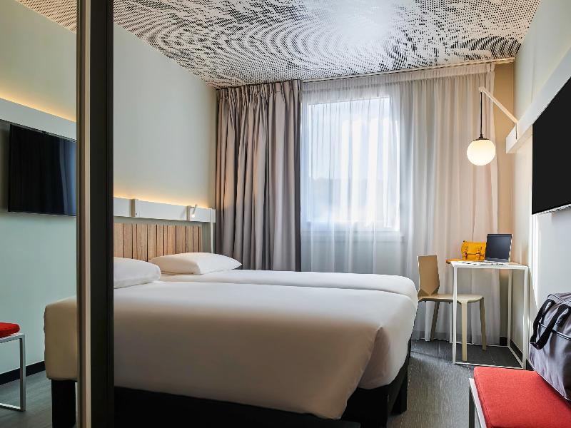 Ibis Montlhery Paris Sud image