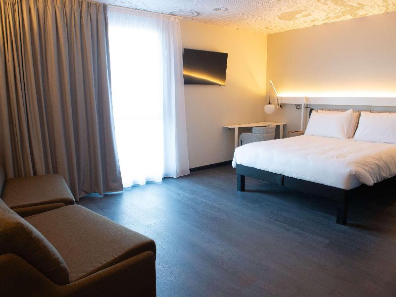 Ibis Montlhery Paris Sud image