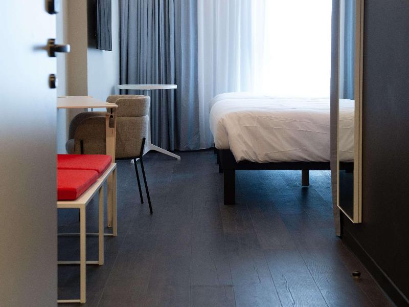 Ibis Montlhery Paris Sud image