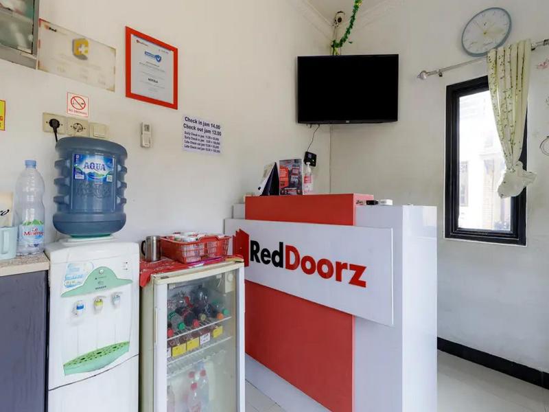 Reddoorz Plus Near Trans Studio Cibubur 2 image