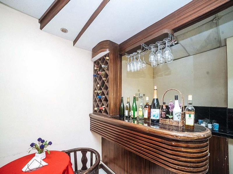 Reddoorz Near Ormoc Port Terminal — bar