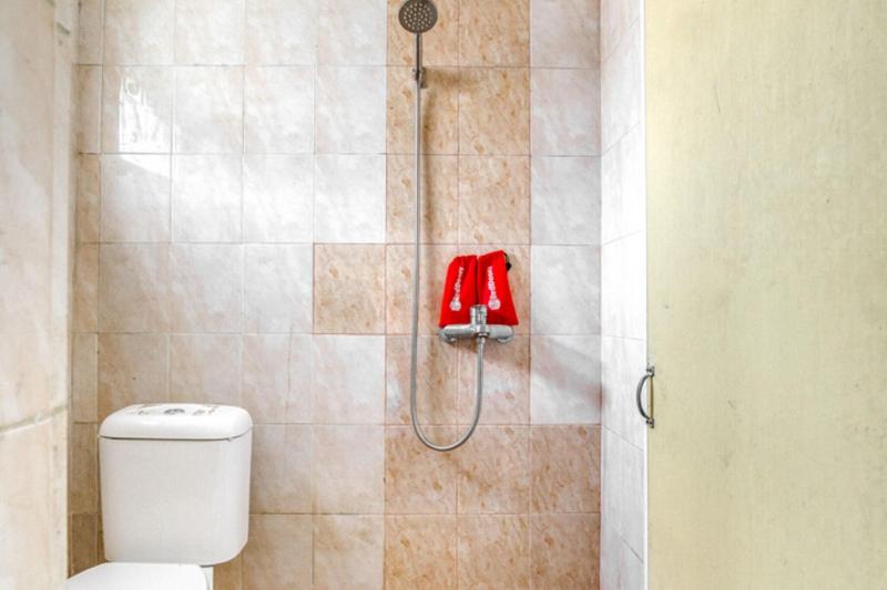 Reddoorz Plus Near Rsud Dr Pirngadi Medan 2 image