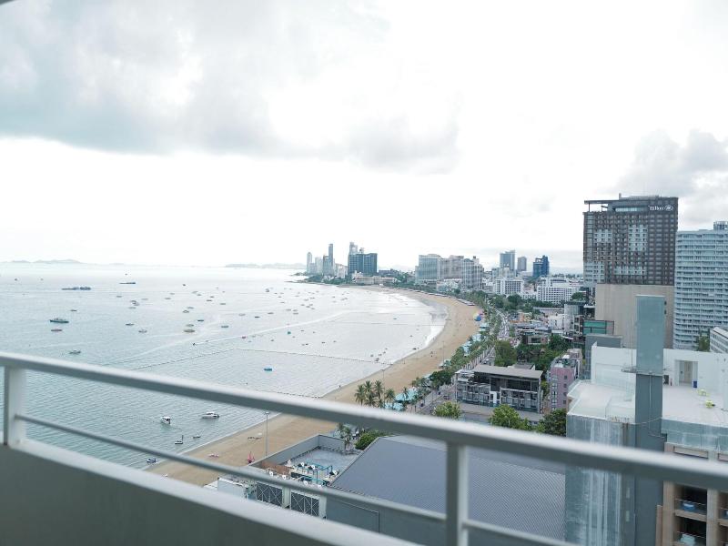 Hermann Hotel Pattaya Sha Extra Plus image