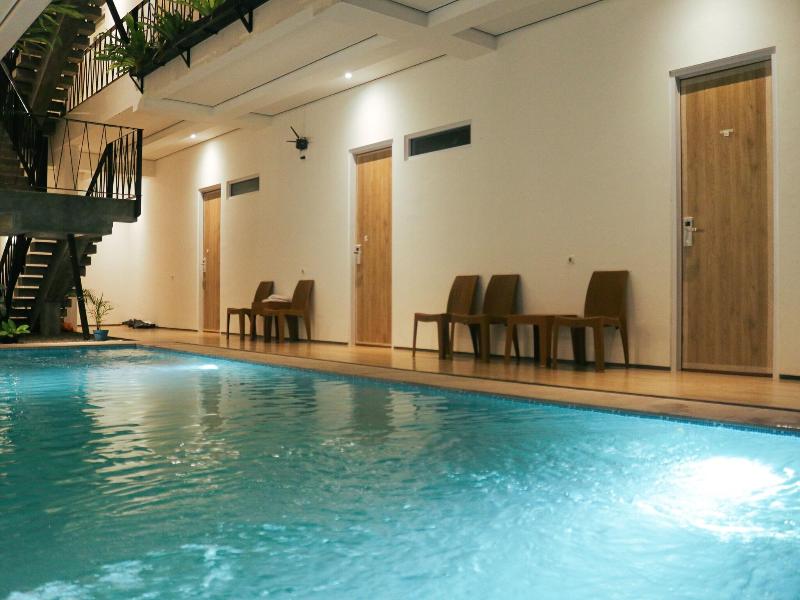 Rion Hostel Bogor image