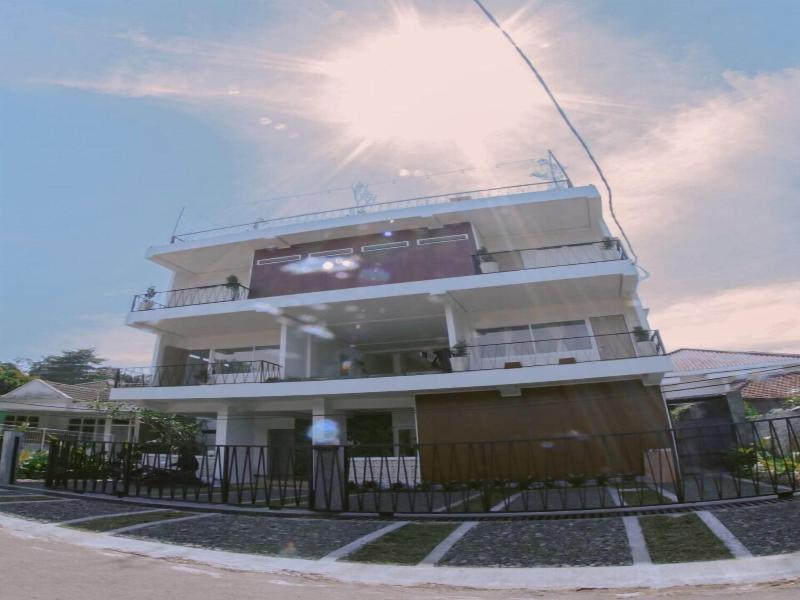 Rion Hostel Bogor image