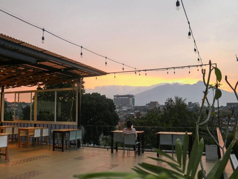 Rion Hostel Bogor image