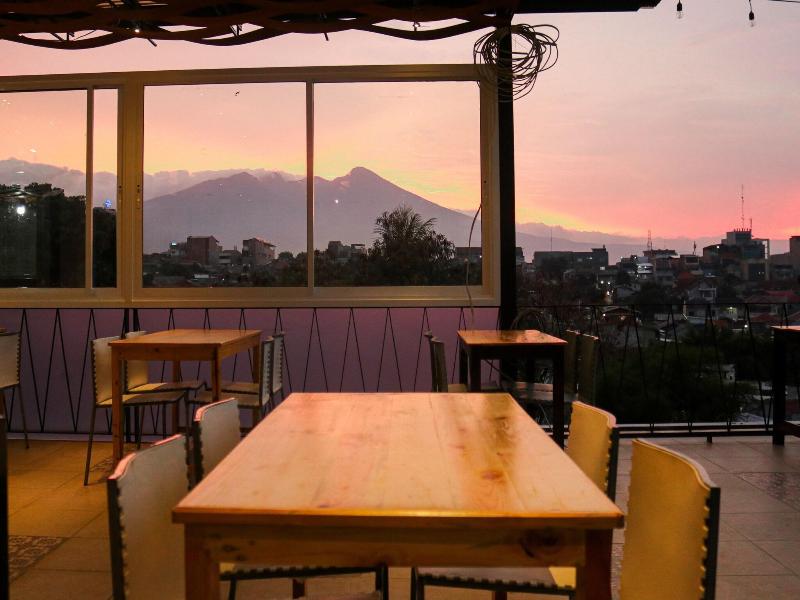 Rion Hostel Bogor image