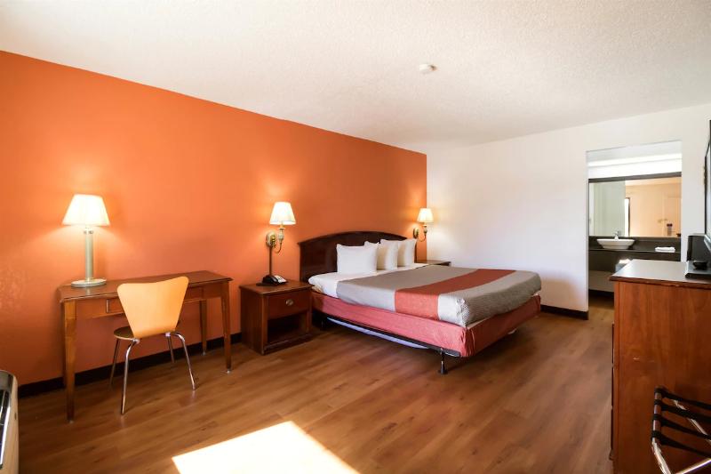 Econo Lodge Metter — photo 8