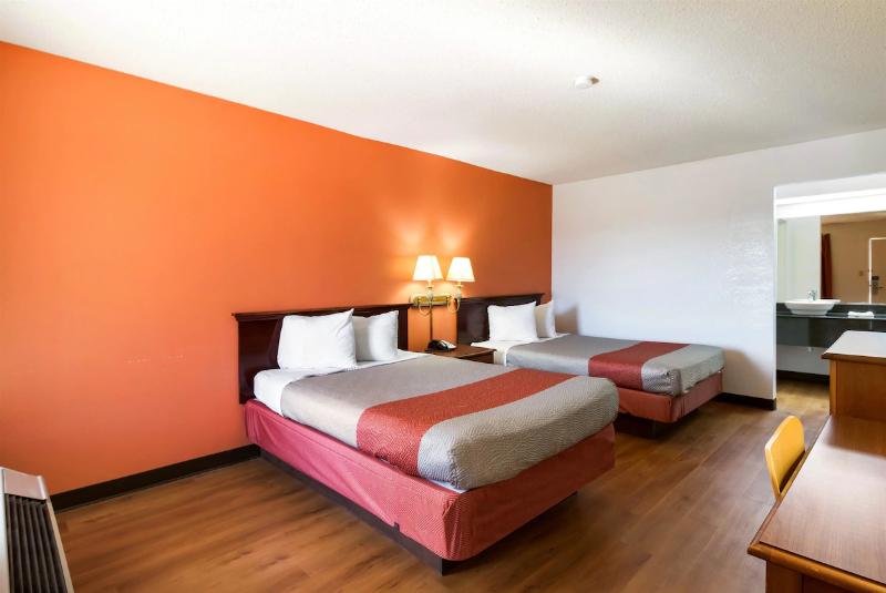 Econo Lodge Metter — photo 9
