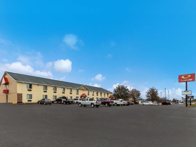 Econo Lodge Inn & Suites Yankton — general view