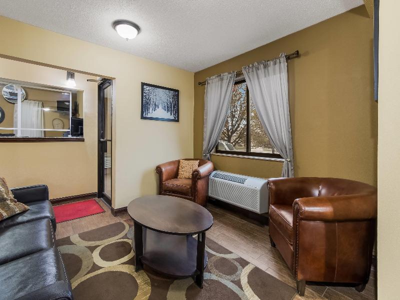 Econo Lodge Inn & Suites Yankton — view