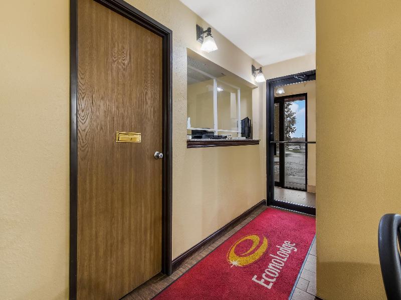 Econo Lodge Inn & Suites Yankton — view