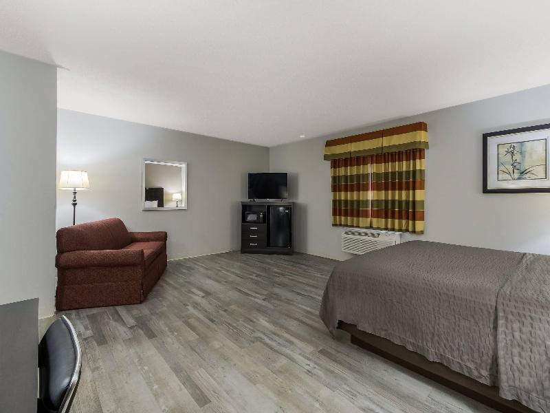 Econo Lodge Inn & Suites Yankton image