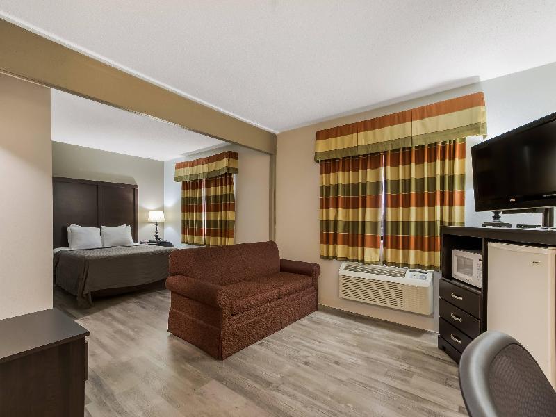 Econo Lodge Inn & Suites Yankton image