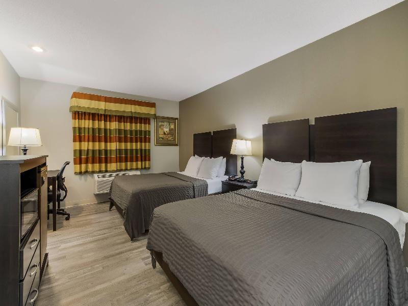Econo Lodge Inn & Suites Yankton image