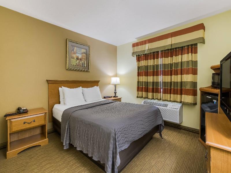 Econo Lodge Inn & Suites Yankton image
