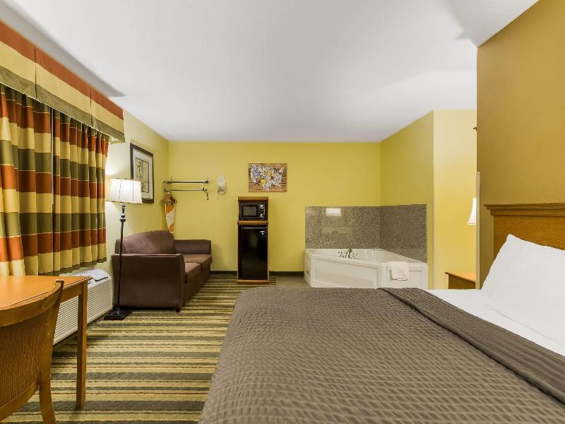 Econo Lodge Inn & Suites Yankton image