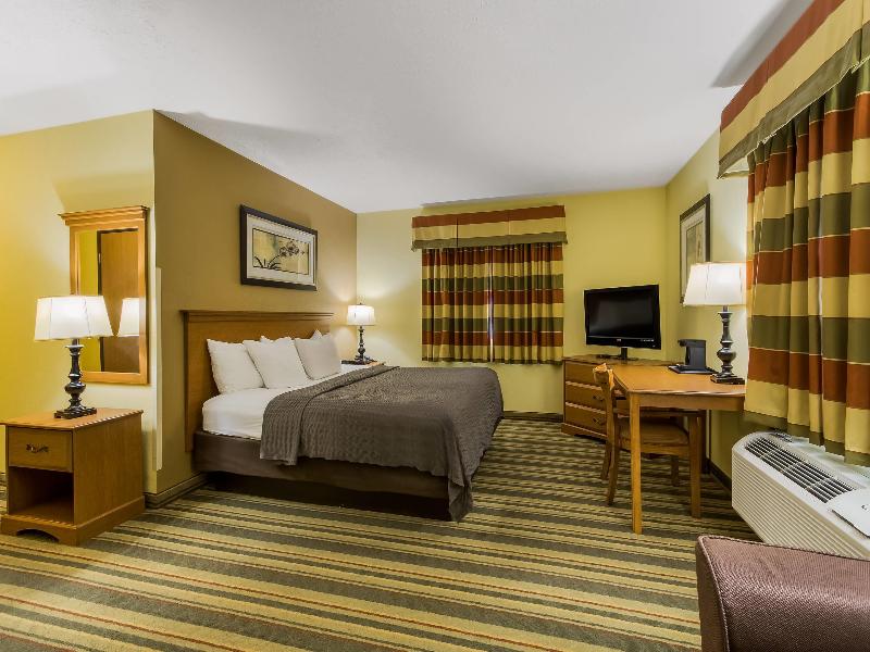 Econo Lodge Inn & Suites Yankton image