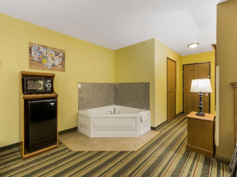 Econo Lodge Inn & Suites Yankton image