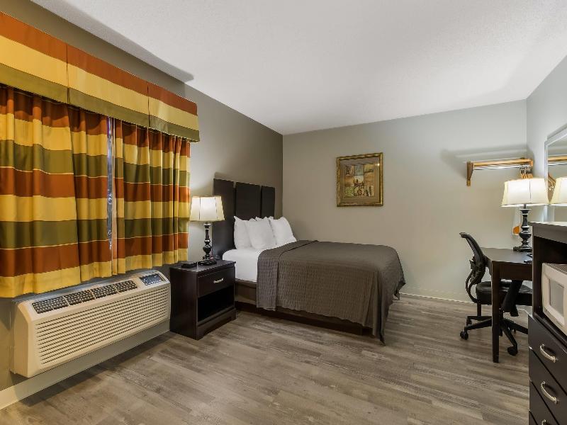 Econo Lodge Inn & Suites Yankton image