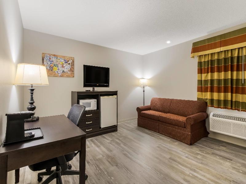 Econo Lodge Inn & Suites Yankton image