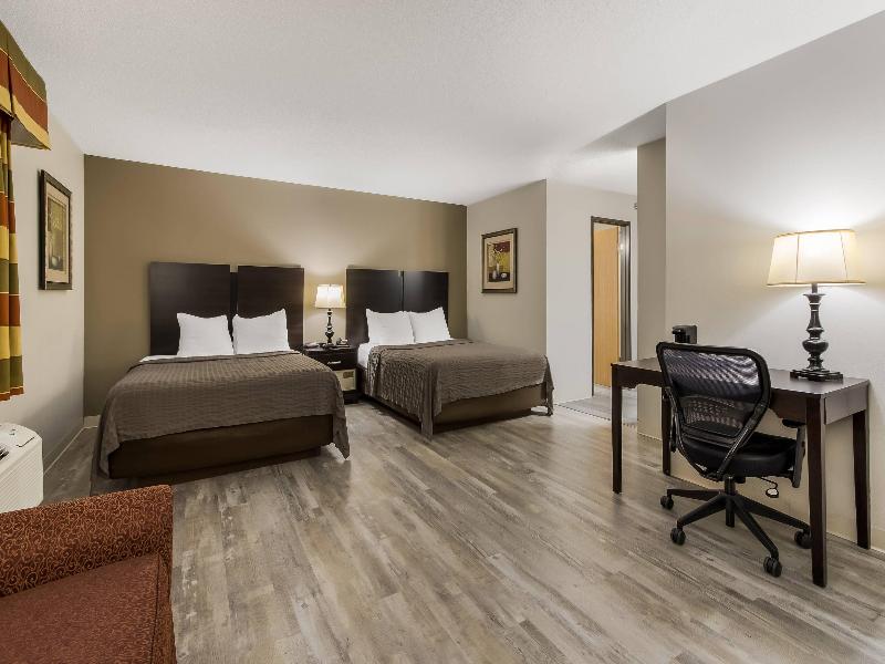 Econo Lodge Inn & Suites Yankton image