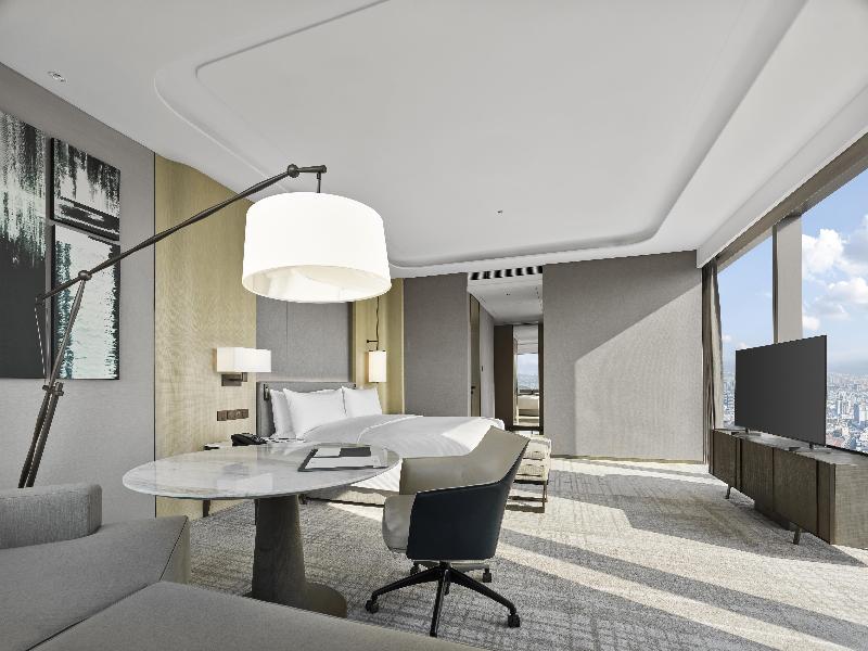 Hilton Zhuji image