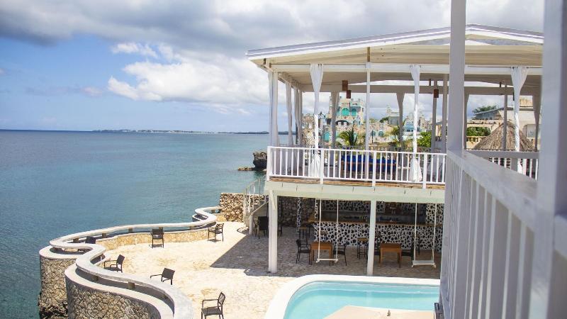 Begona Cliff Hotel image