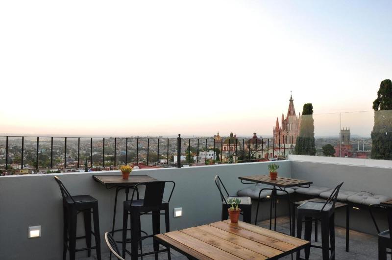 Clandestino Hotel - Adults Only image